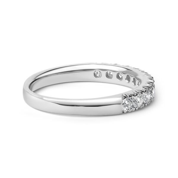 14K White Gold Round Diamond Band Close-Up