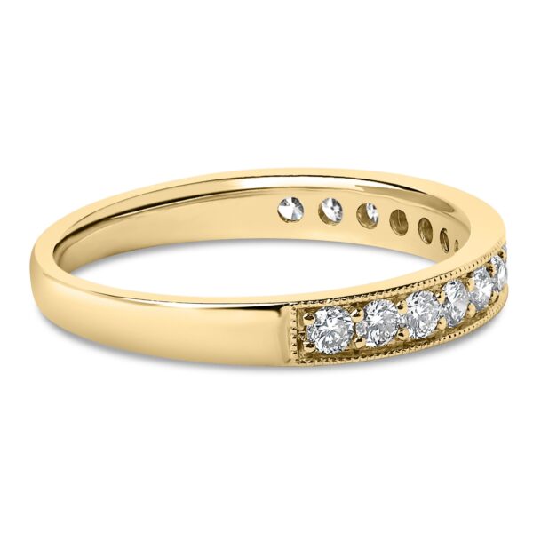 14K Yellow Gold Round Diamond Milgrain Band Close-Up
