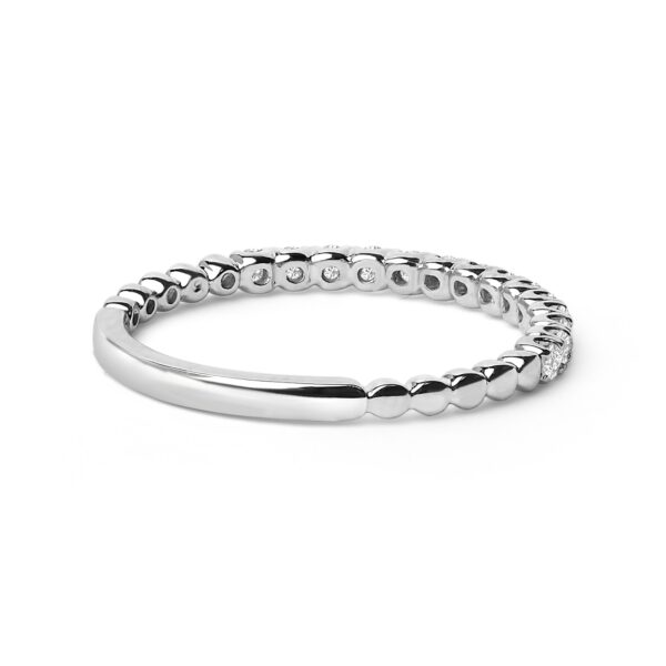 14K White Gold Diamond Prong Wedding Band Close-Up