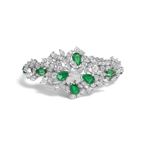 Platinum Diamond Emerald Three-Piece Jewelry Set Close-Up