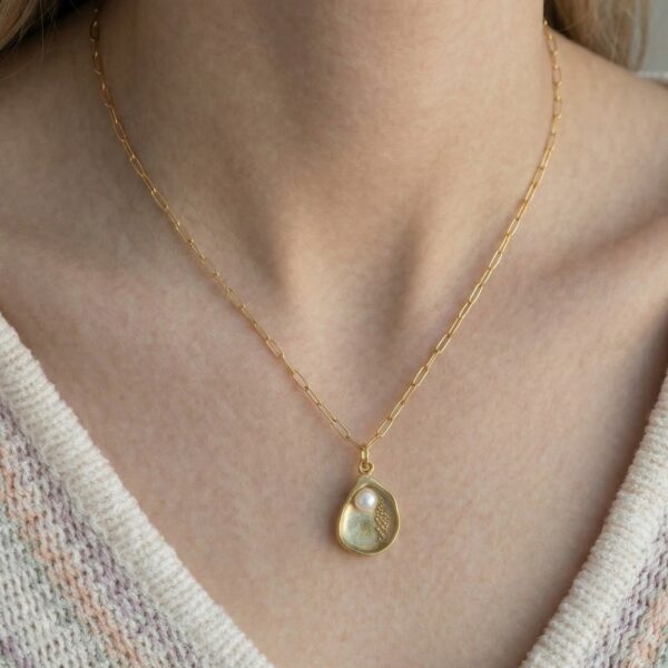 18 Karat Gold PVD Imitation Pearl and Shell 3D Charm - alternate view 2