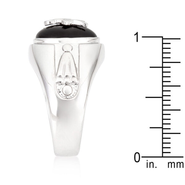 Round onyx detail measuring 13 Mm X 11 Mm in an invisible setting.