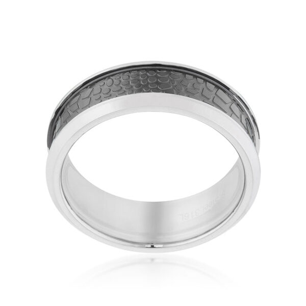 Cocktail ring in rhodium plated over 34l stainless steel.