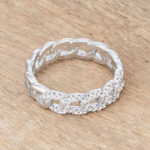Detail view of the interlocking chain ring highlighting the rhodium plated surface