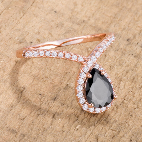Onyx chevron ring with round cubic zirconia in prong settings, rose gold plated.