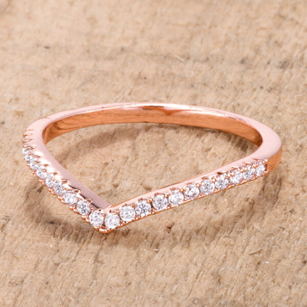 Classic chevron ring, rose gold plated, with round cubic zirconia in prong settings