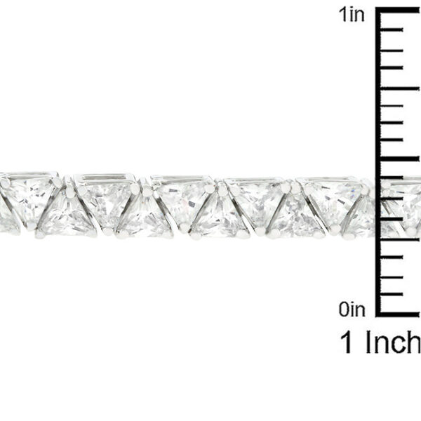 Lock clasp on the 7 inch link bracelet with 28 ct total cubic zirconia stone weight.