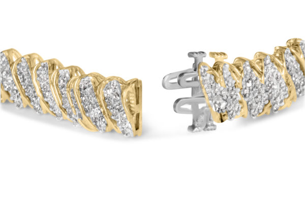 Close-up of the box clasp with latch on the yellow gold diamond bracelet
