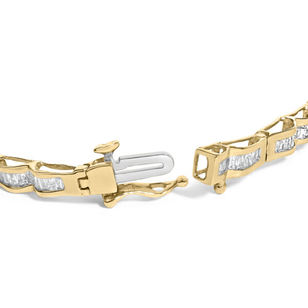 Close angle of the bracelet showing individual links and diamond rows