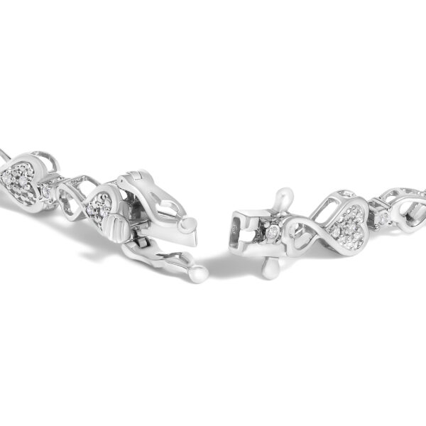 Close view of the bracelet's box clasp with latch closure