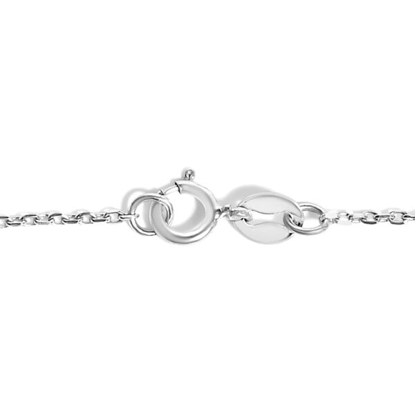 Close view of a cultured pearl station on the white gold chain