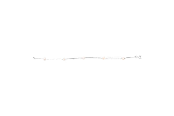 Bracelet arranged to show all five pearls along its length