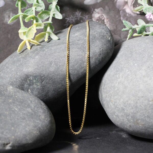 14k Yellow Gold Classic Box Chain (1.1 mm) - alternate view 4