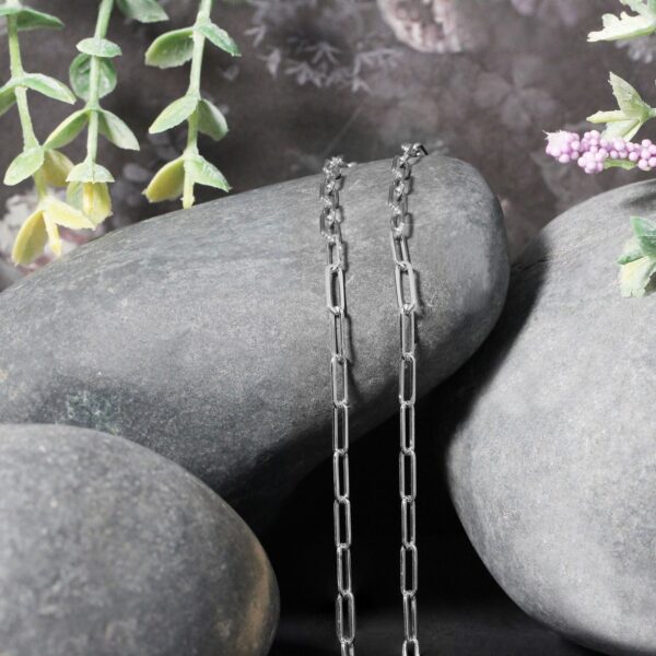 14K White Gold Paperclip Chain (2.50 mm) - alternate view 4