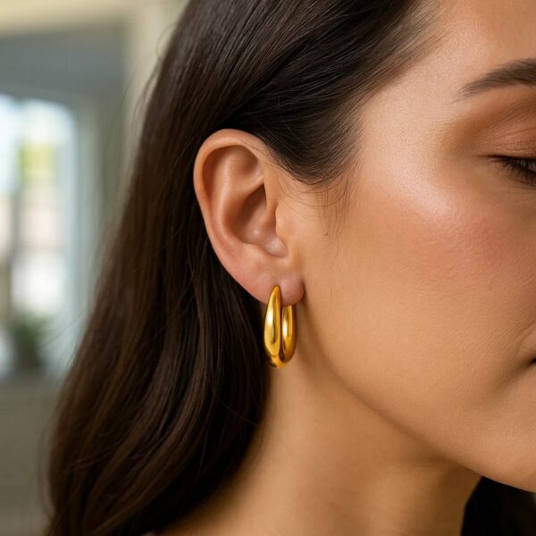 14k Yellow Gold Graduated Round Shape Hoop Earrings - alternate view 2