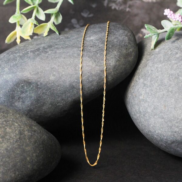 14k Yellow Gold Singapore Chain 0.81 mm - alternate view 4