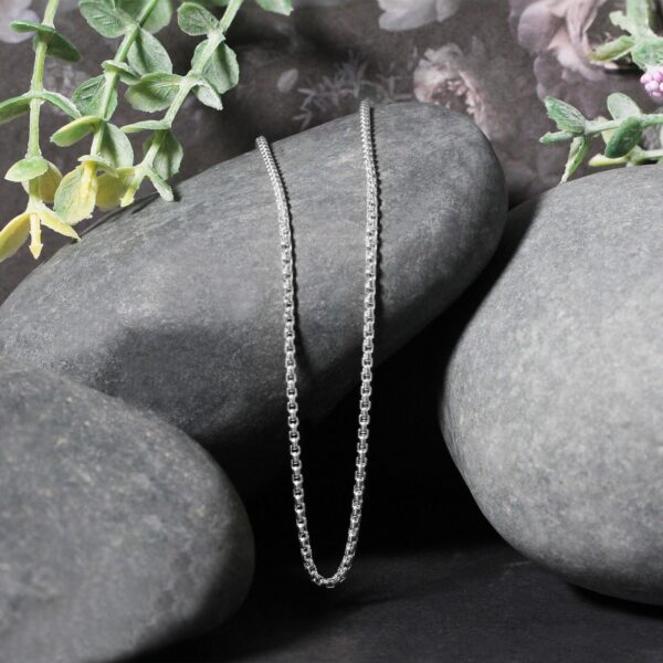 14k White Gold Round Box Chain (1.8 mm) - alternate view 4