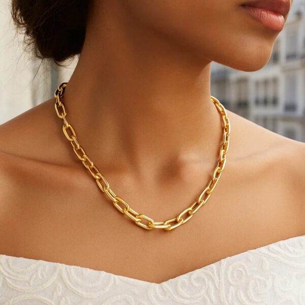 Oval Domed Paperclip Necklace in 14K Yellow Gold (5.30 mm) - alternate view 4