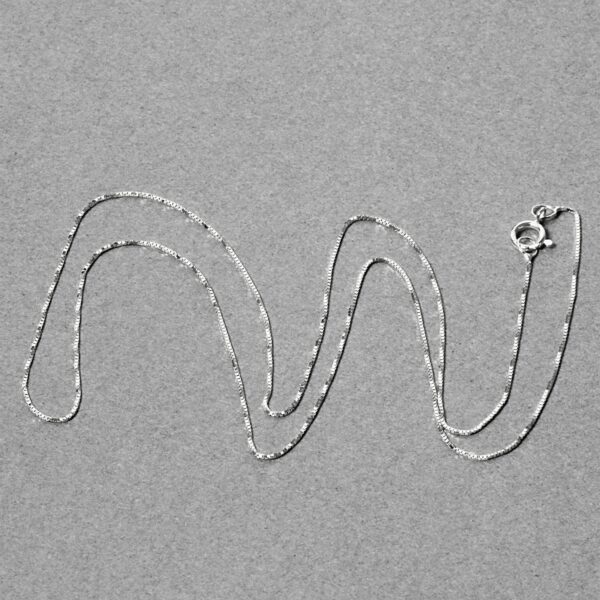 14k White Gold Classic Box Chain (0.45 mm) - alternate view 5