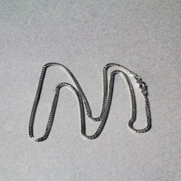 14k White Gold Classic Box Chain (1.4 mm) - alternate view 5