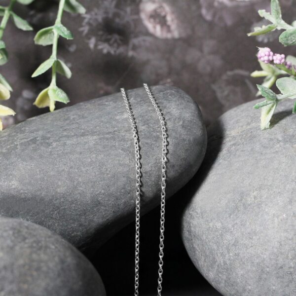 14k White Gold Oval Cable Link Chain (1.50 mm) - alternate view 4