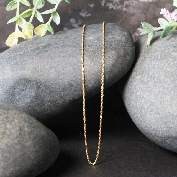 14k Yellow Gold Singapore Chain (1.10 mm) - alternate view 4