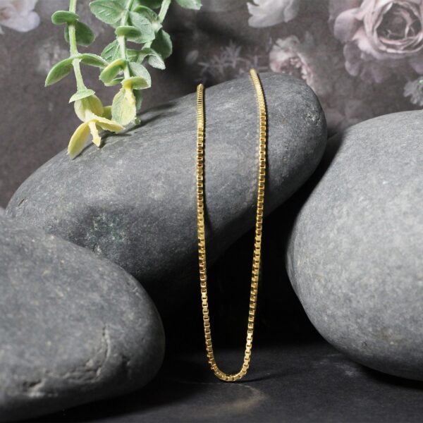 14k Yellow Gold Classic Box Chain (1.4 mm) - alternate view 4