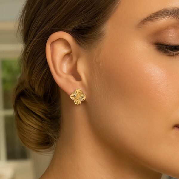 14K Yellow Gold Clover Stud Earrings (12.20 mm) - alternate view 2