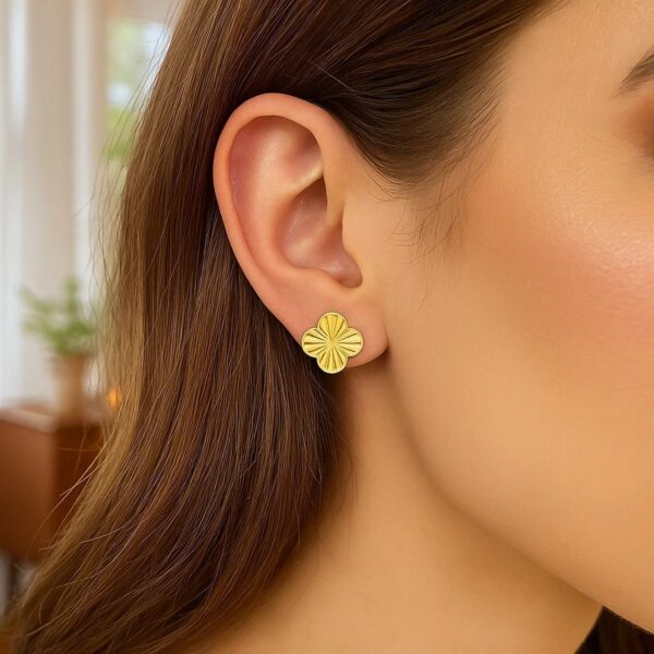 14K Yellow Gold Clover Stud Earrings (12.20 mm) - alternate view 3