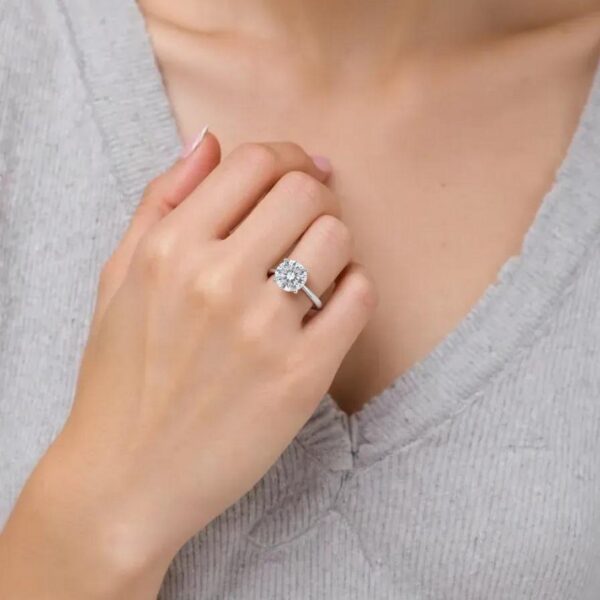 1 1/2 Carat Round Lab Grown IGI G/VS1 Diamond Ring in 10K White Gold - alternate view 5
