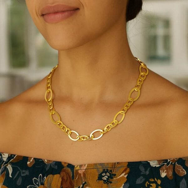 Large Flat Oval Link Necklace in 14K Yellow Gold (7.90 mm) - alternate view 3