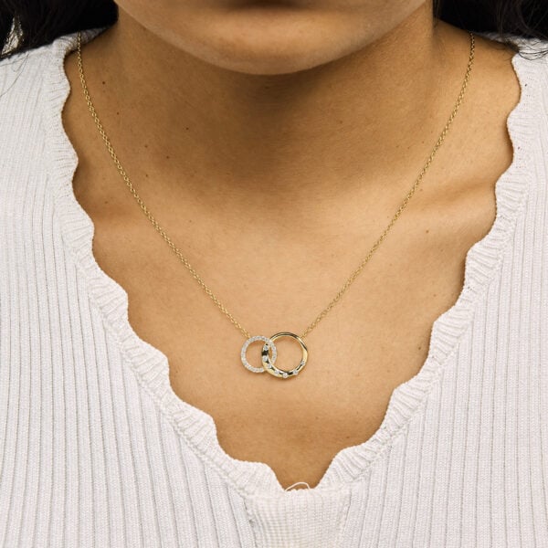 10K Yellow Gold 1/7 Cttw Diamond Inter Link Circle Necklace - alternate view 5
